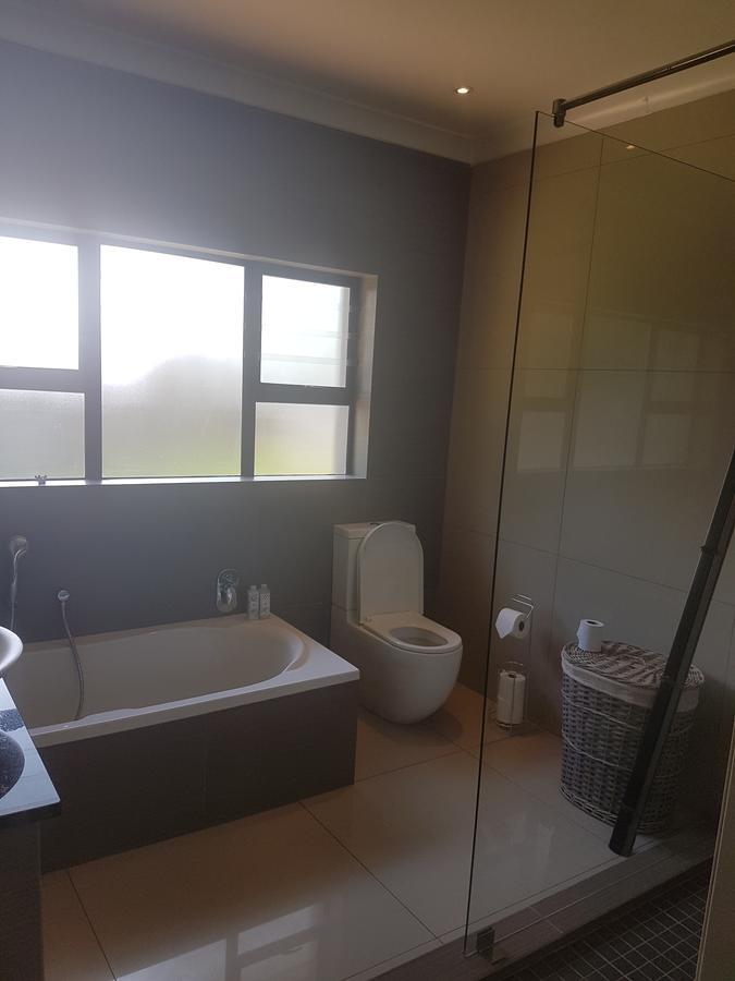 6 On Capella Guesthouse Primrose Екстер'єр фото