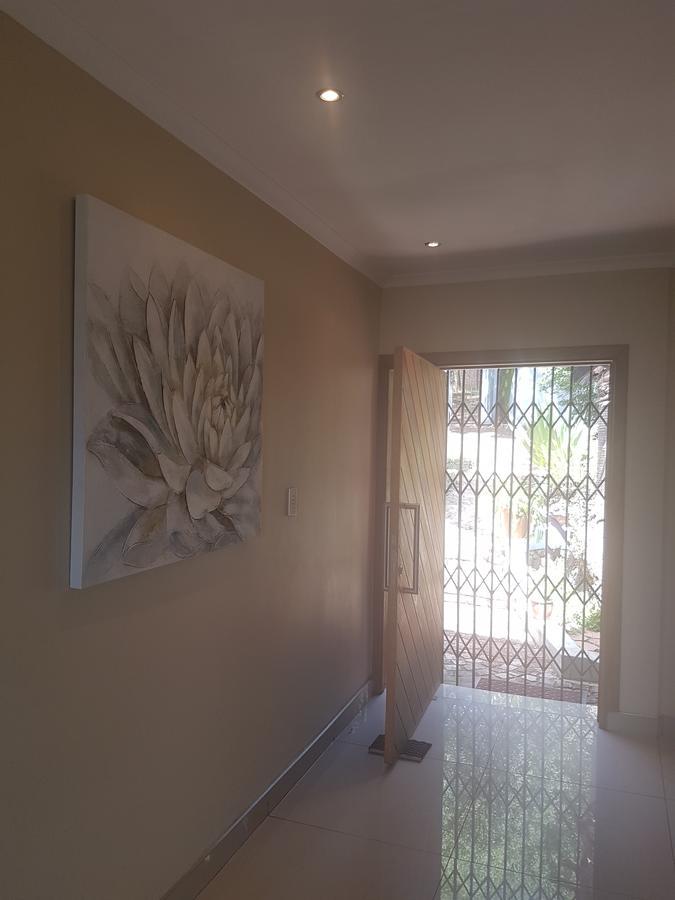 6 On Capella Guesthouse Primrose Екстер'єр фото