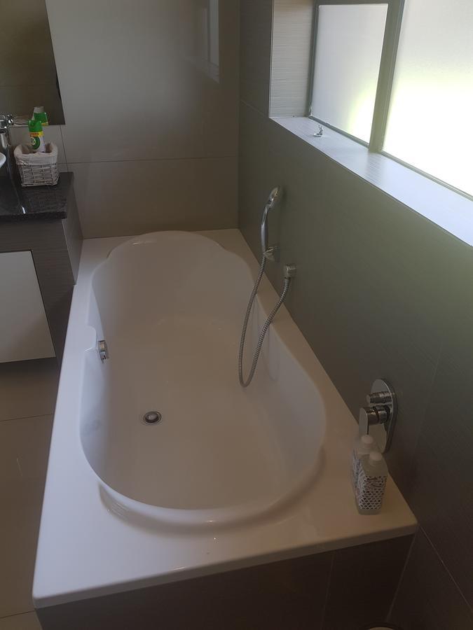 6 On Capella Guesthouse Primrose Екстер'єр фото