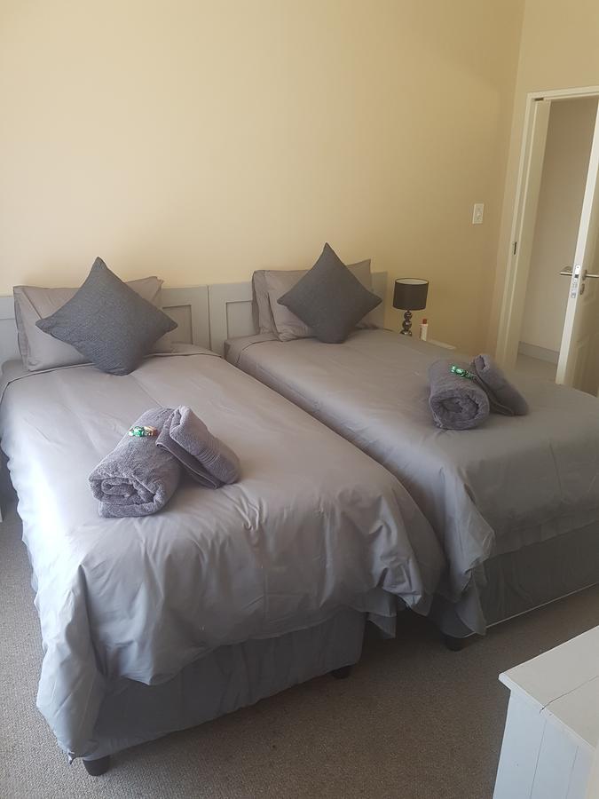 6 On Capella Guesthouse Primrose Екстер'єр фото