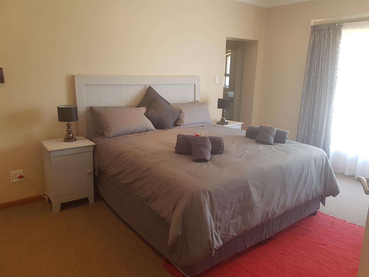 6 On Capella Guesthouse Primrose Екстер'єр фото