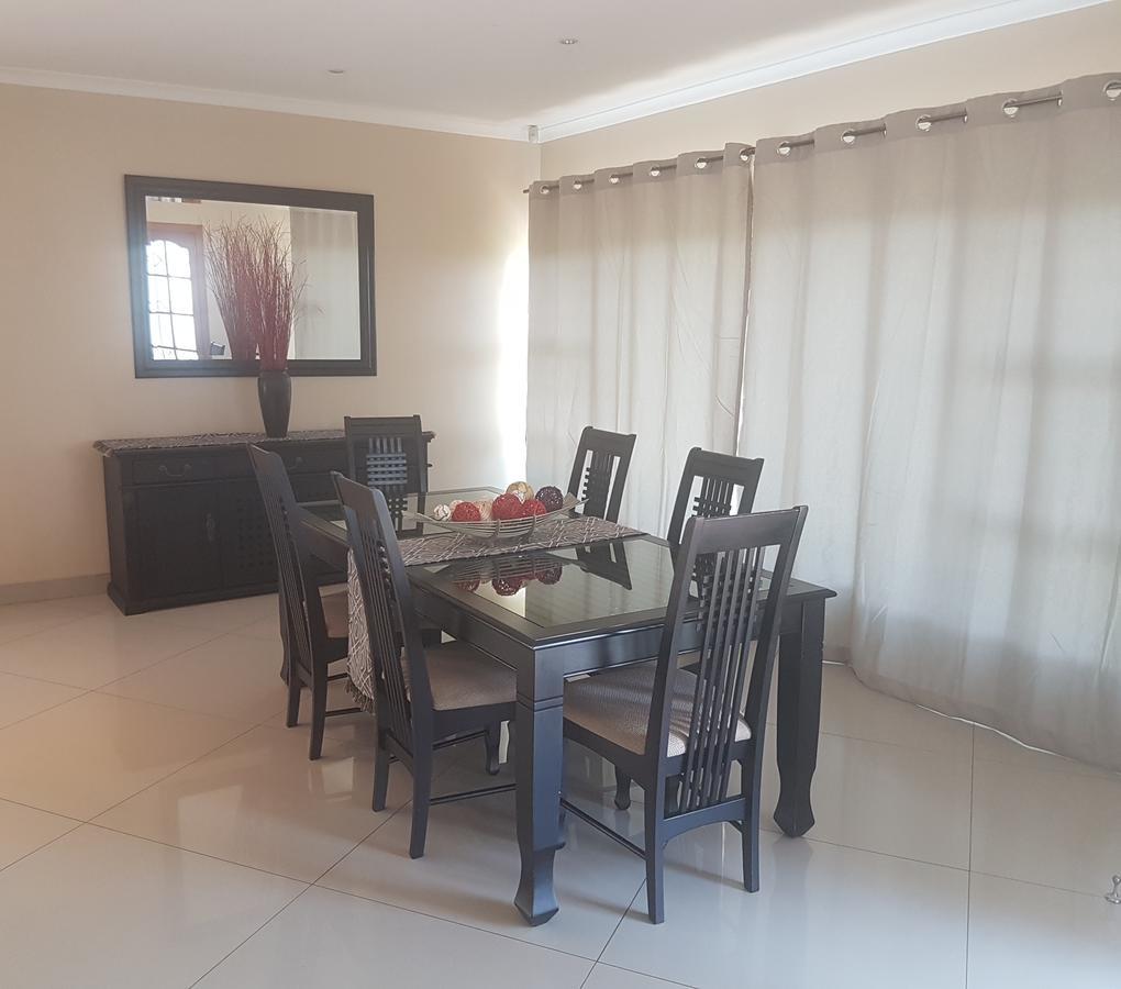 6 On Capella Guesthouse Primrose Екстер'єр фото