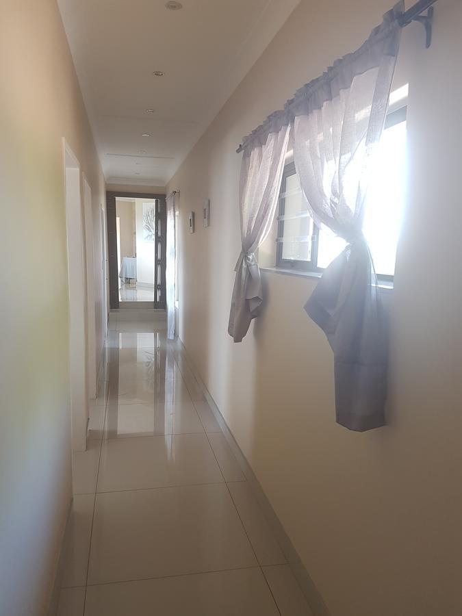 6 On Capella Guesthouse Primrose Екстер'єр фото
