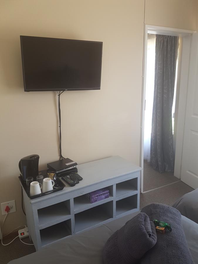 6 On Capella Guesthouse Primrose Екстер'єр фото