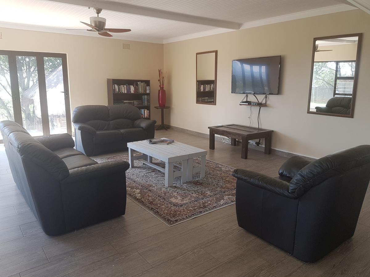 6 On Capella Guesthouse Primrose Екстер'єр фото